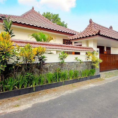 Oyo 1473 Omah Tentrem Syariah Melati Exterior foto
